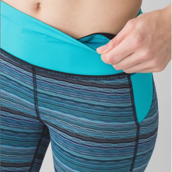 Lululemon ‘Pave Rival Crop’ in Peacock Blue - Picture 4 of 9